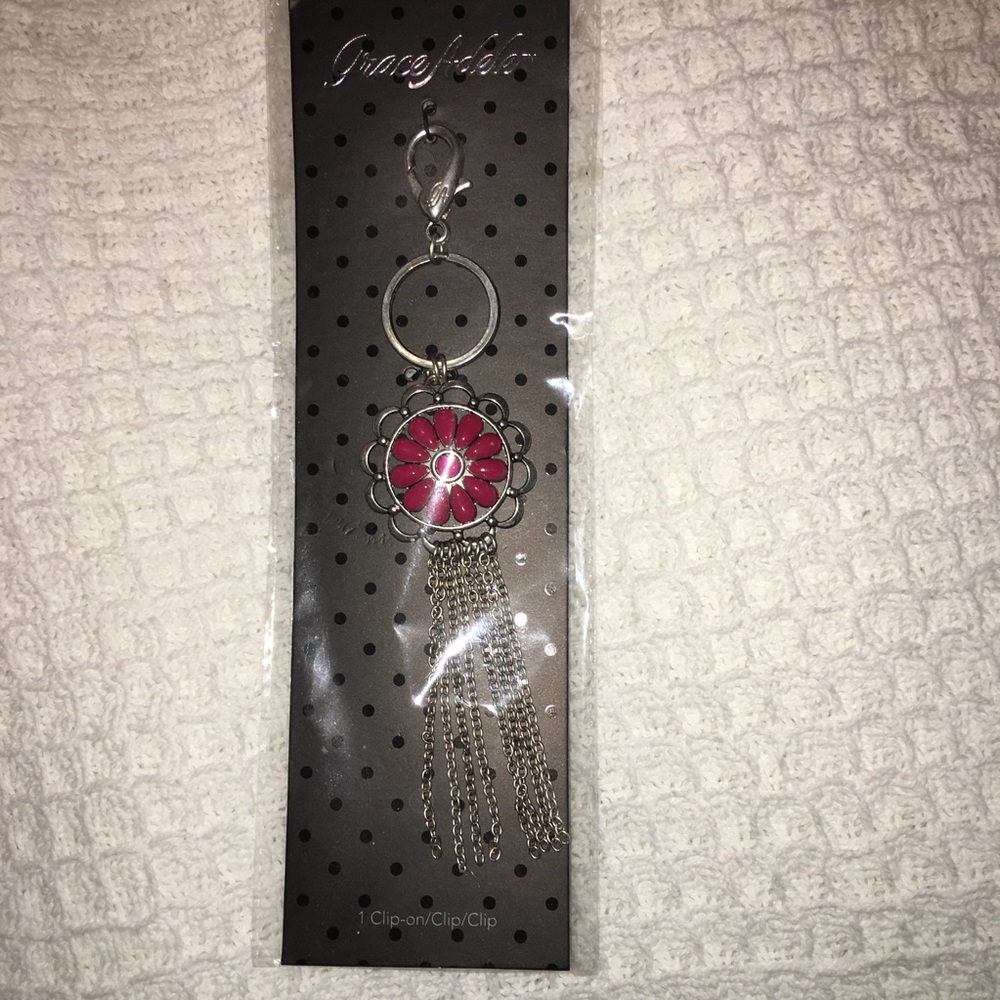 NWT Grace Adele “Daisy” clip on